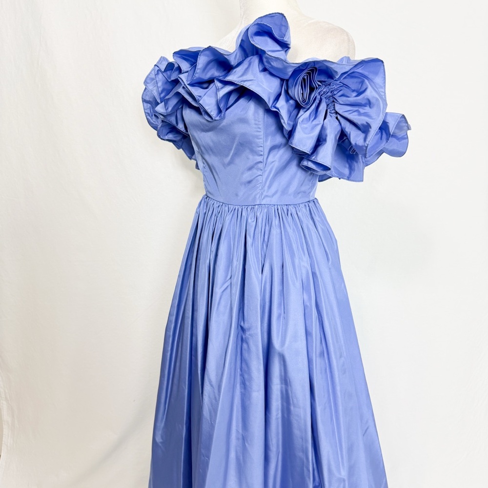 Elegant Off-Shoulder Blue Gown - Picture 5 of 9
